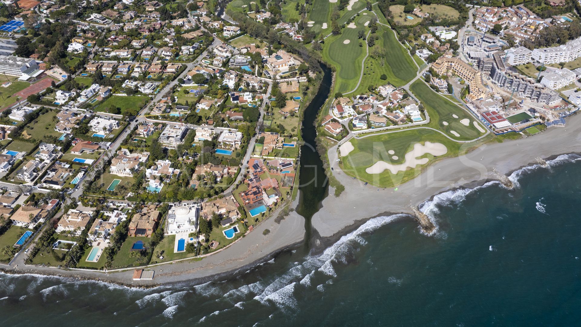 Villa for sale in Guadalmina Baja