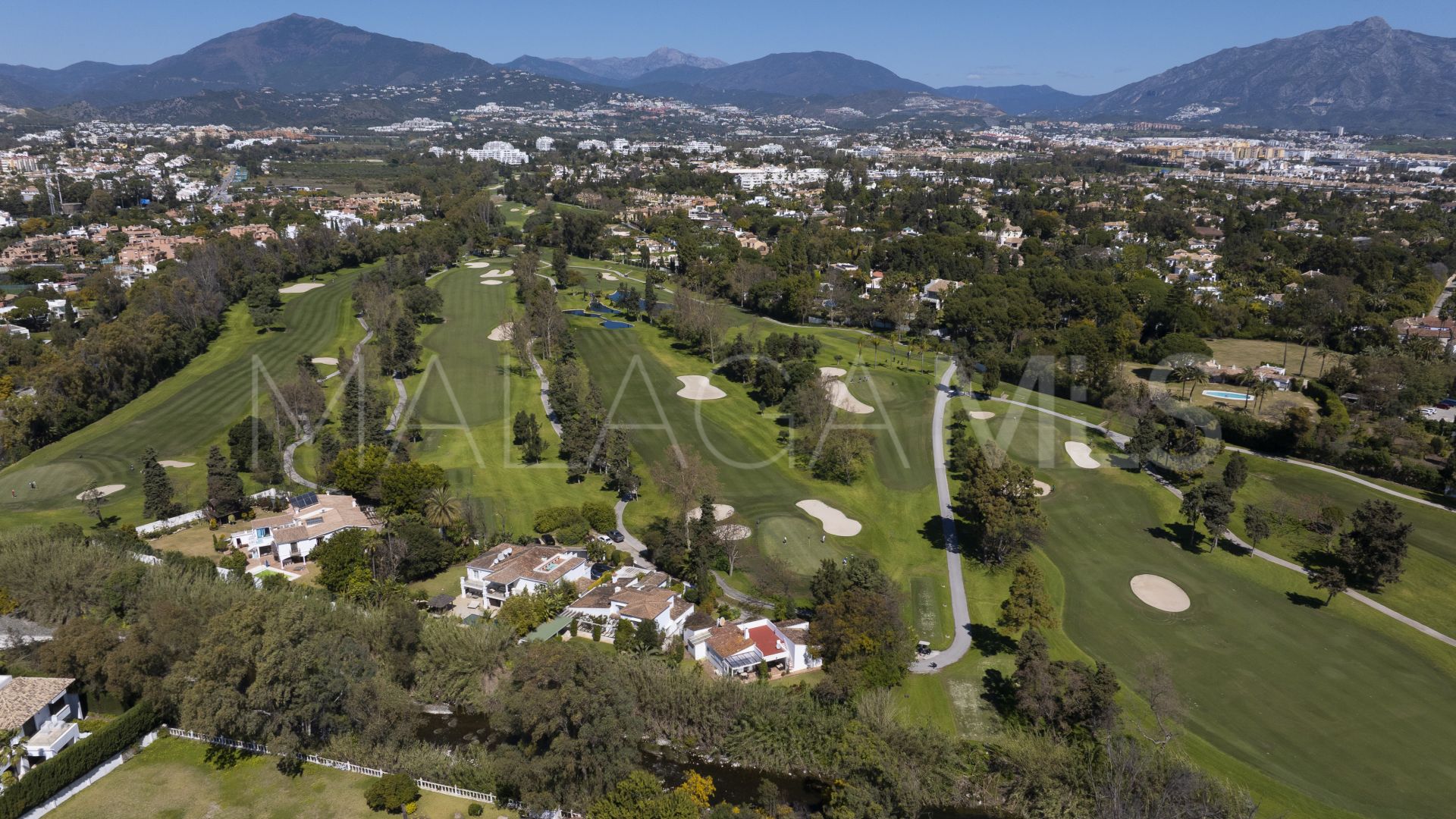 Villa for sale in Guadalmina Baja