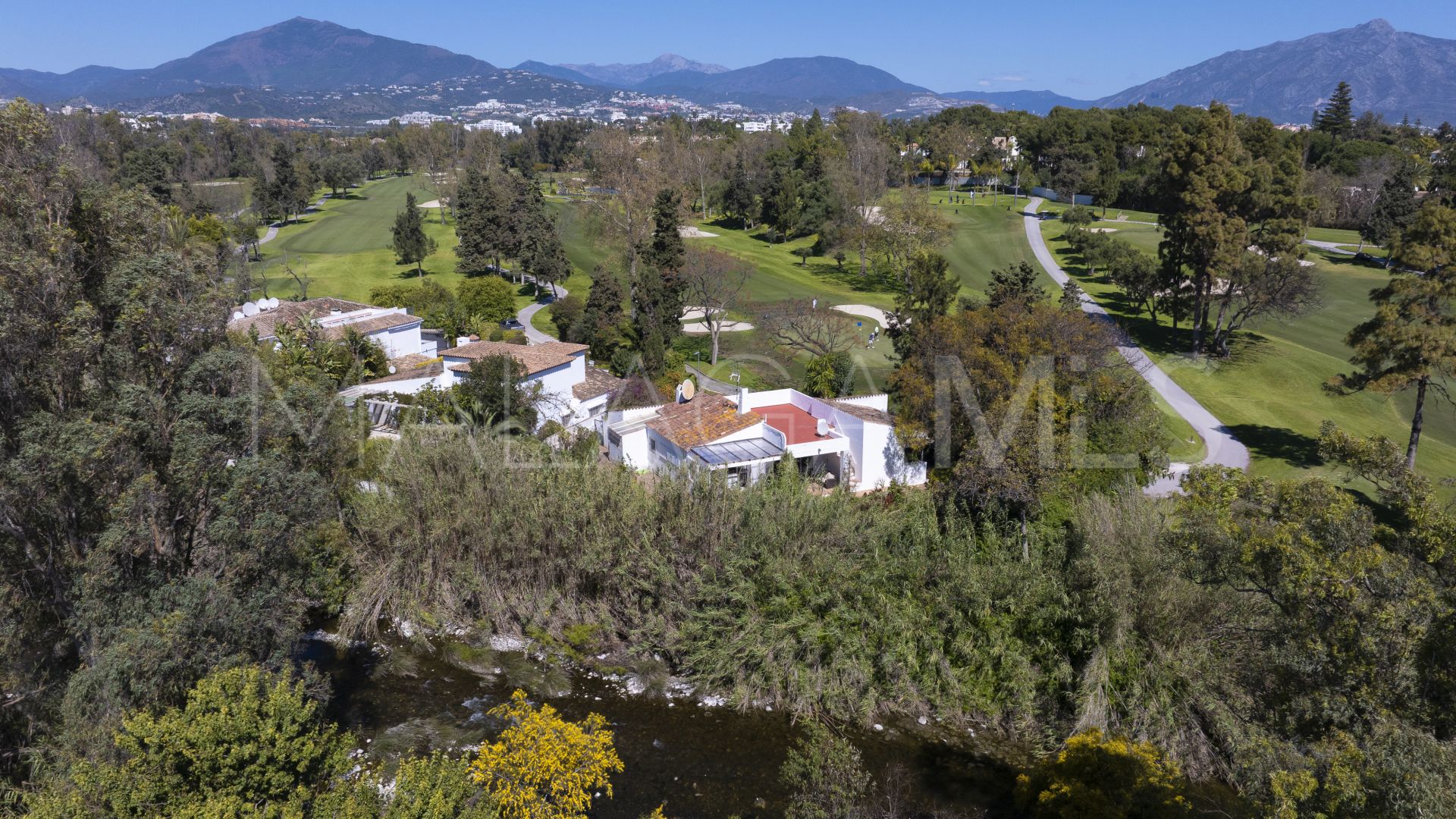 Villa for sale in Guadalmina Baja