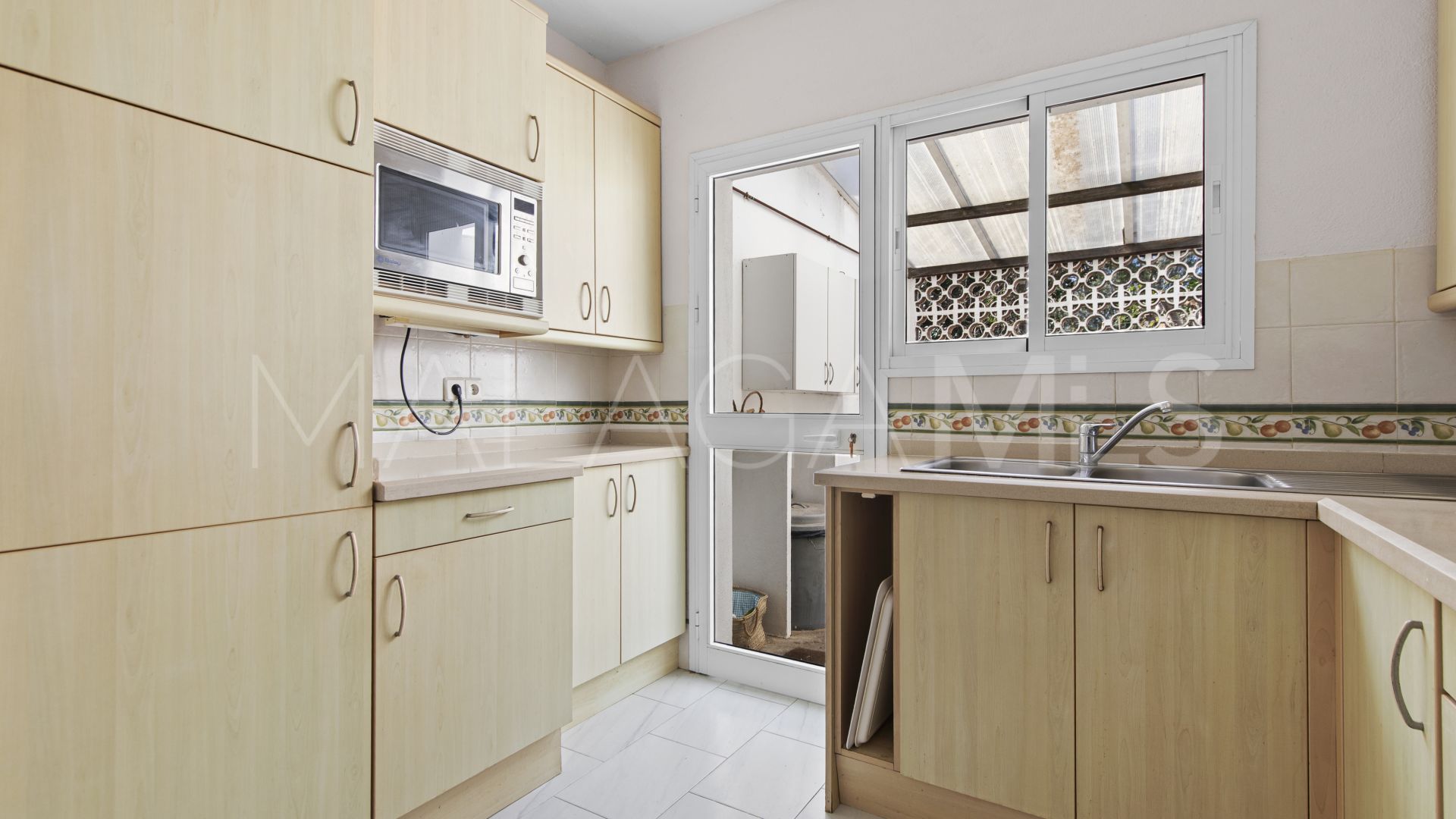 Villa for sale in Guadalmina Baja