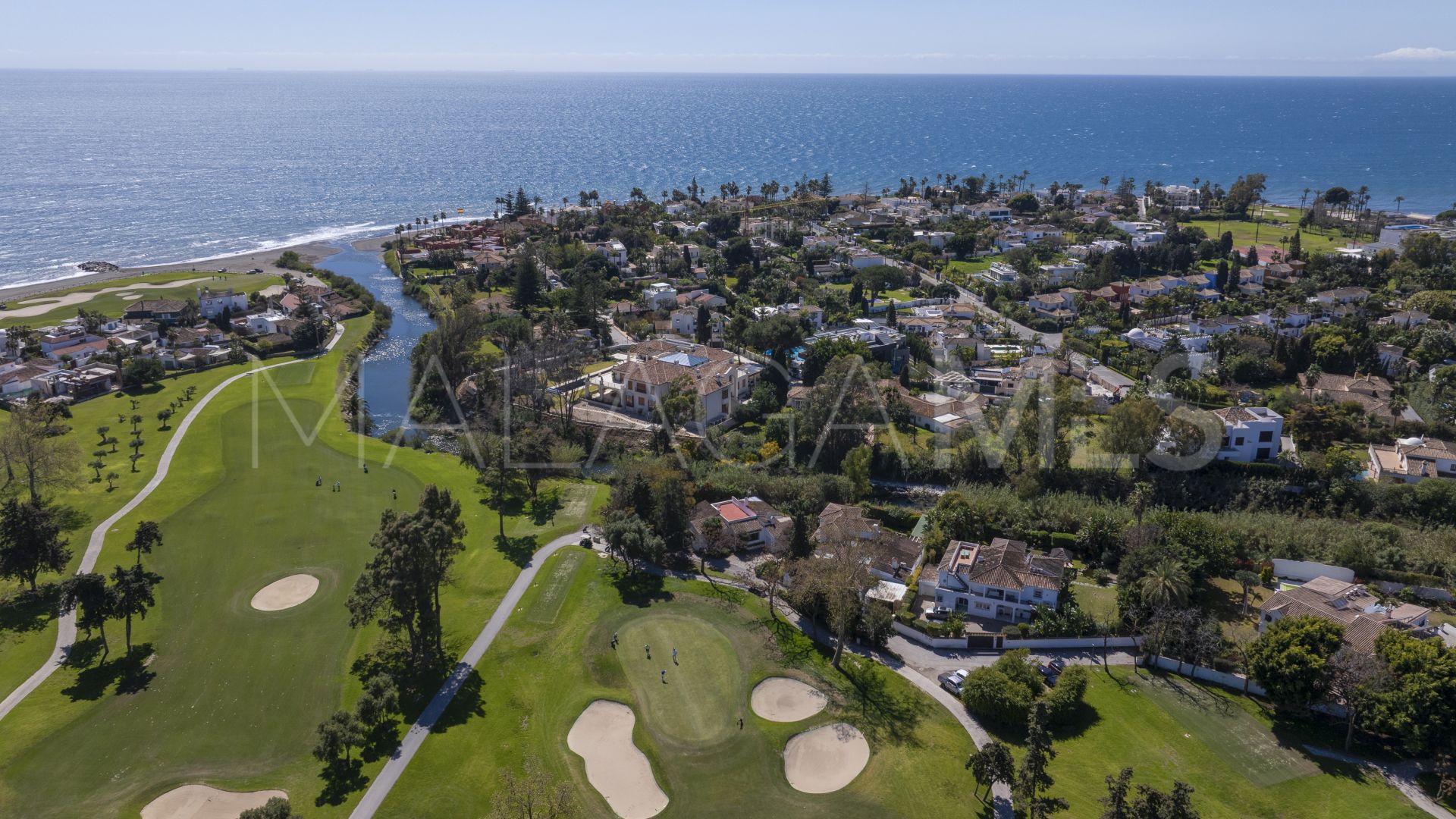 Villa for sale in Guadalmina Baja