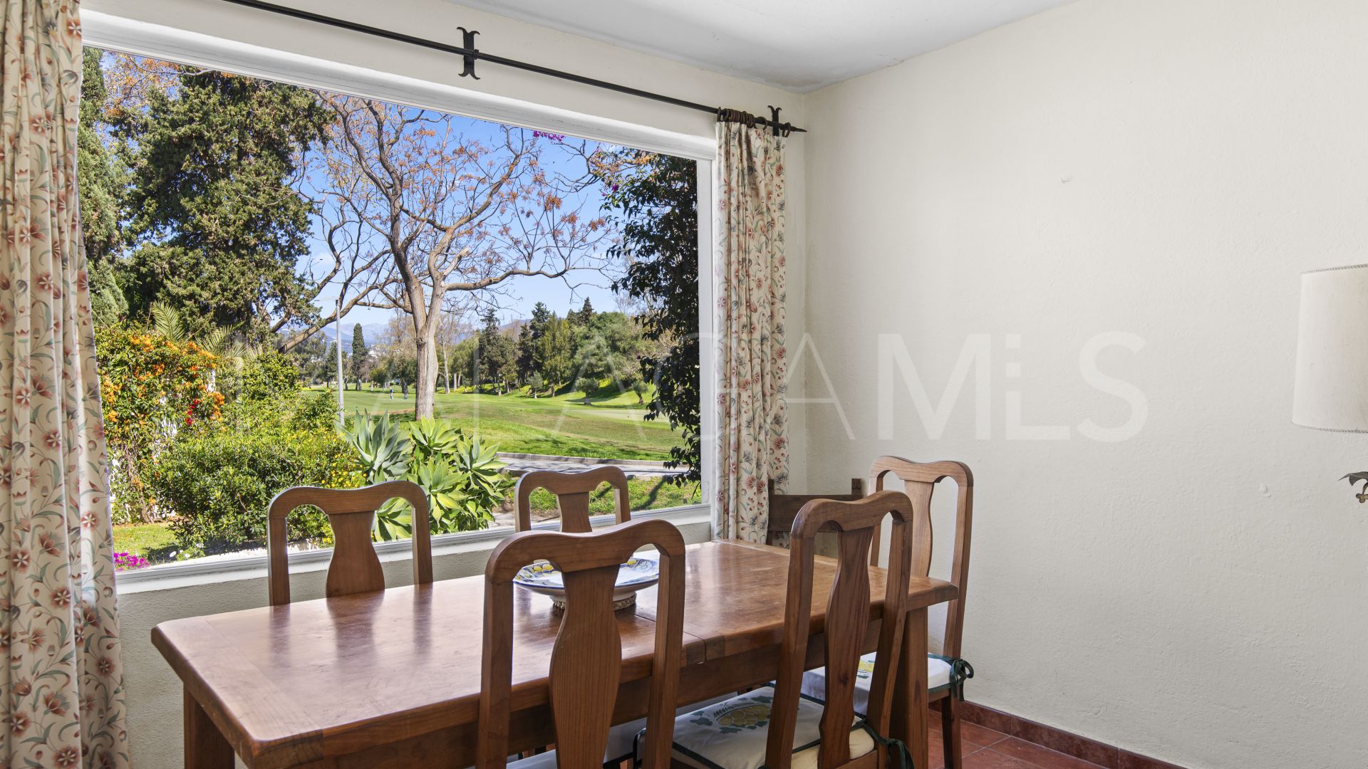 Villa for sale in Guadalmina Baja