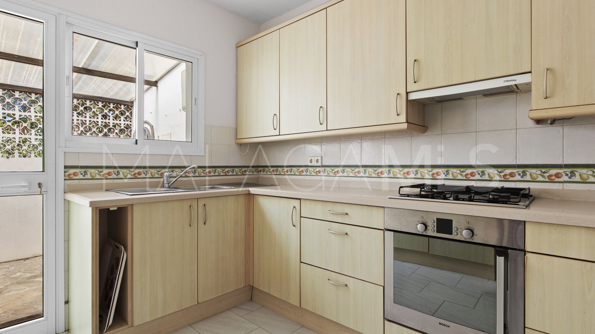 Villa for sale in Guadalmina Baja