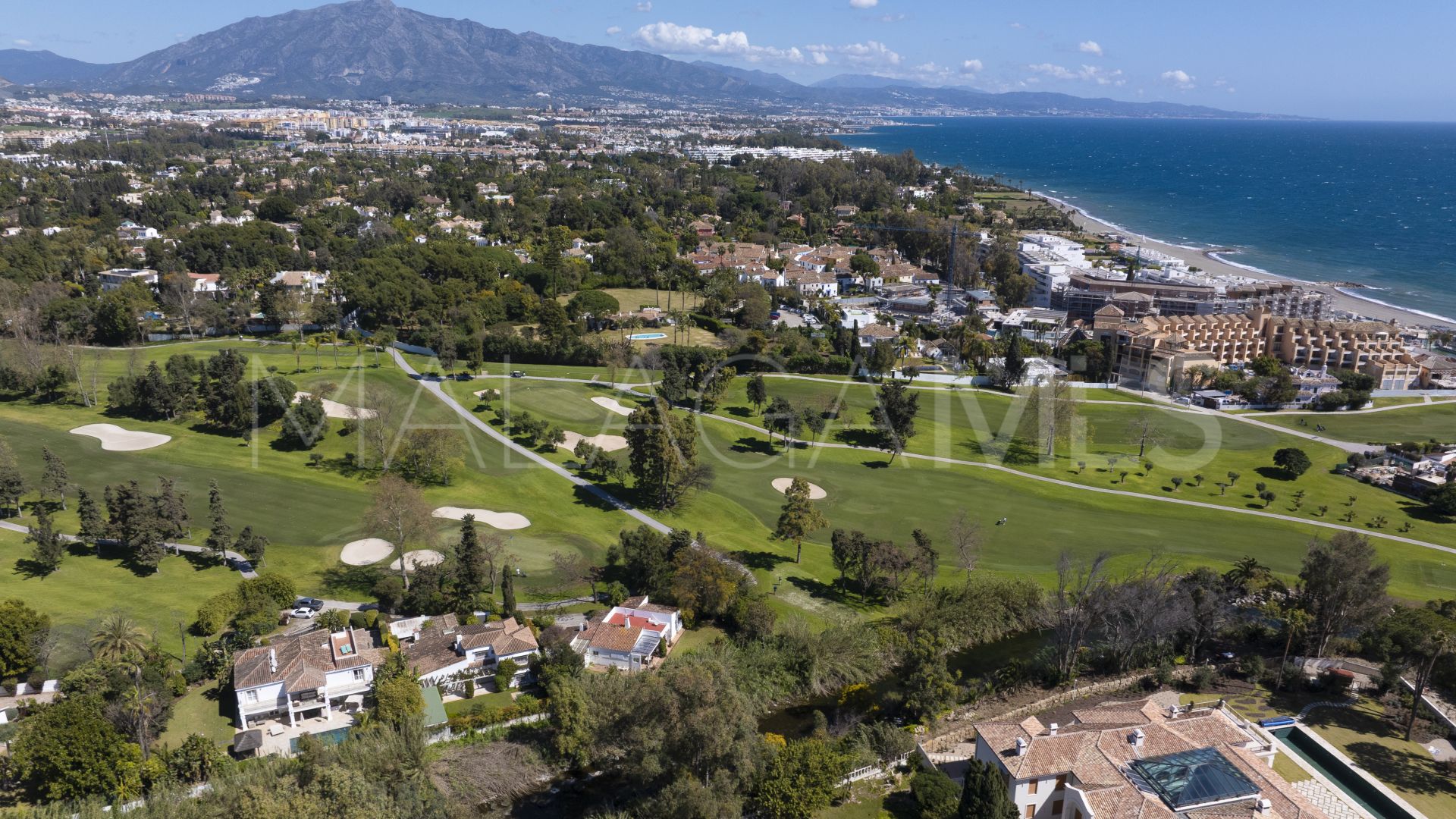 Villa for sale in Guadalmina Baja