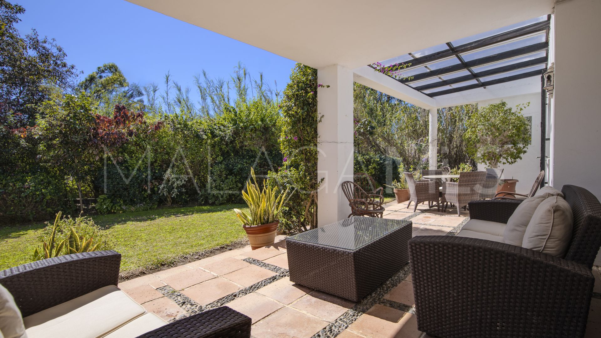Villa for sale in Guadalmina Baja