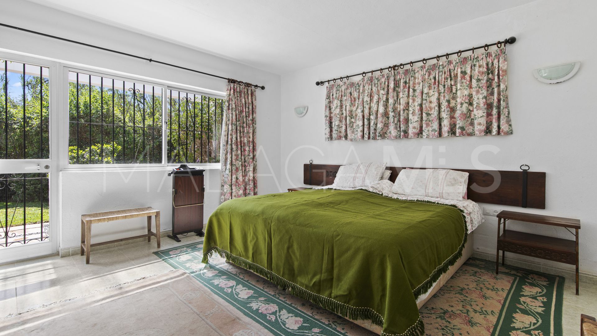 Villa for sale in Guadalmina Baja