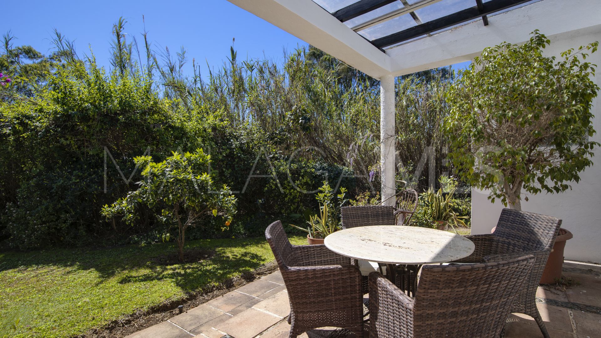 Villa for sale in Guadalmina Baja