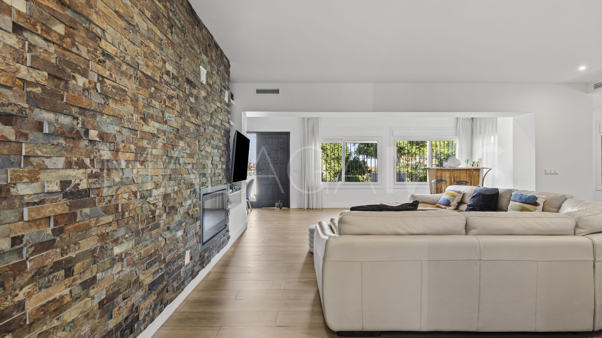 Villa for sale in Guadalmina Alta