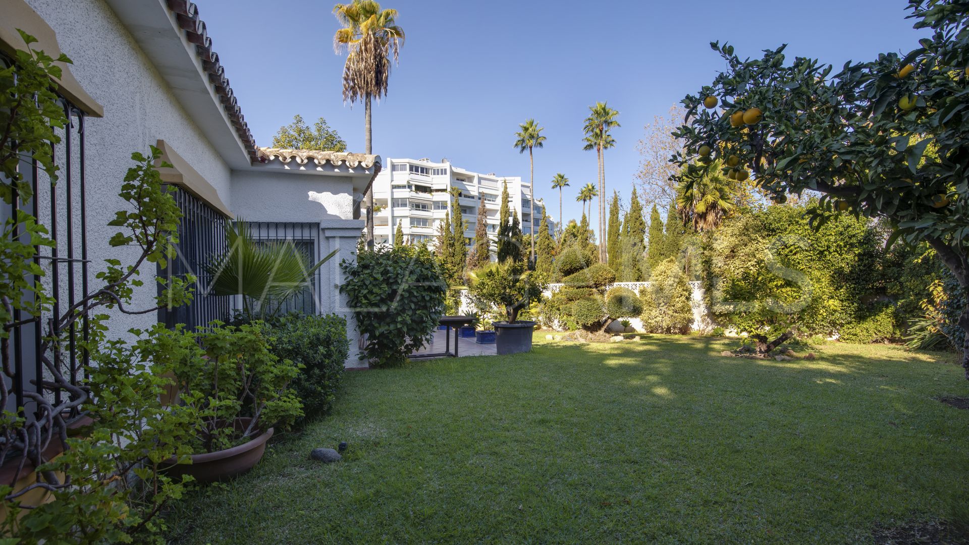 Villa for sale in Guadalmina Alta