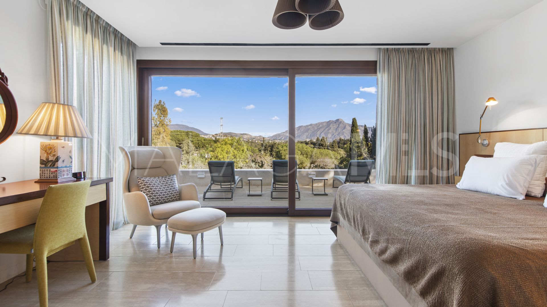 Villa for sale in Guadalmina Alta