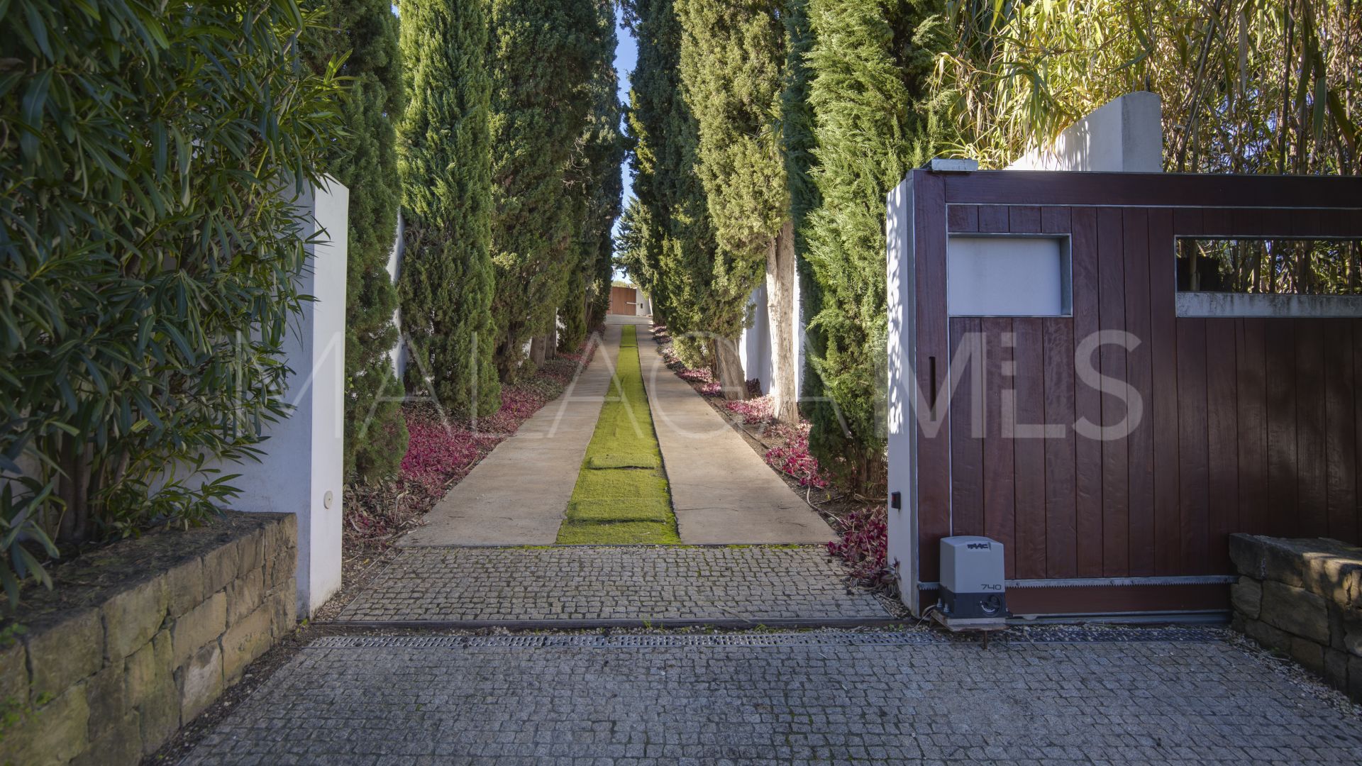 Villa for sale in Guadalmina Alta