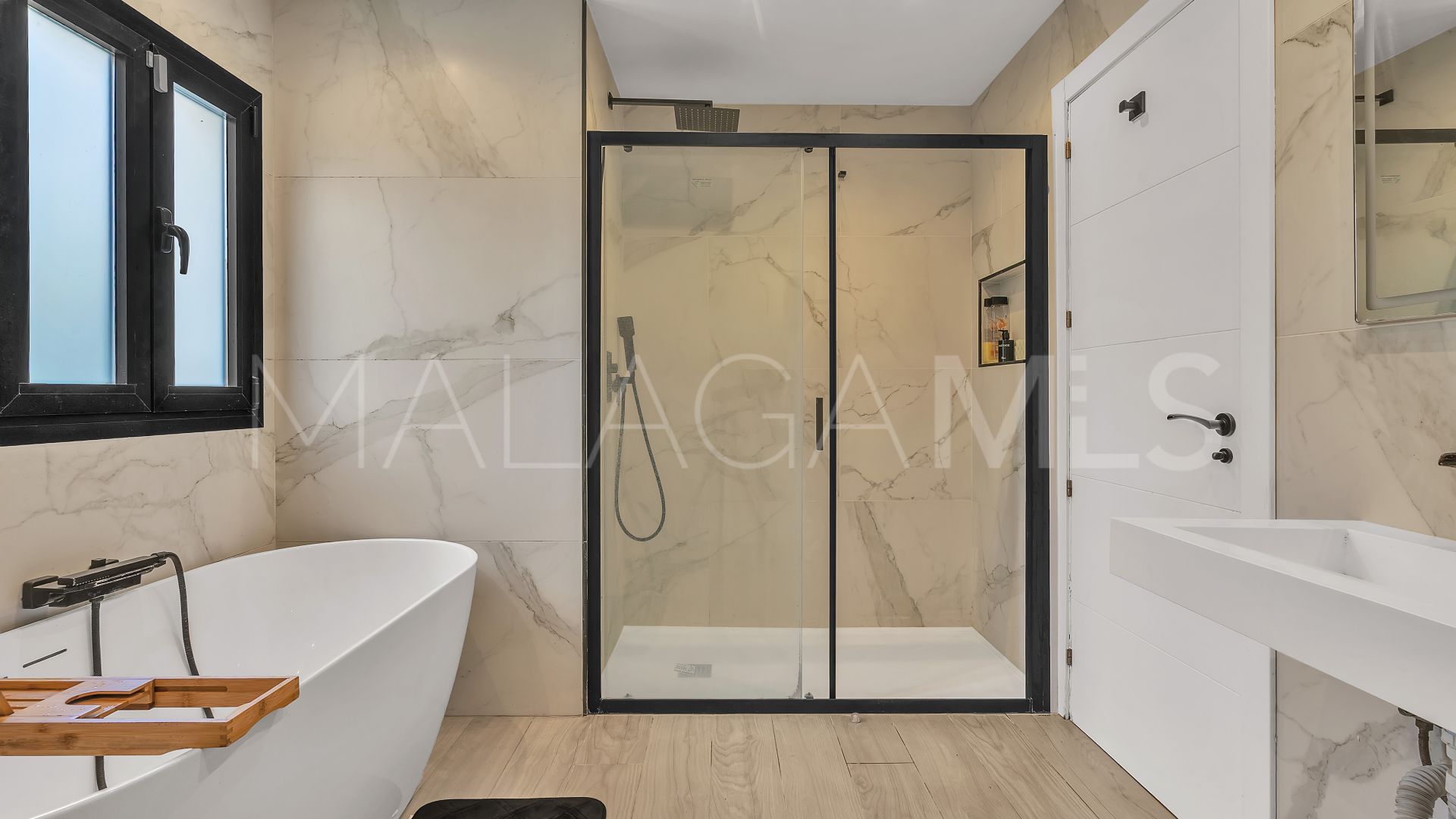 Buy Guadalmina Alta villa with 4 bedrooms
