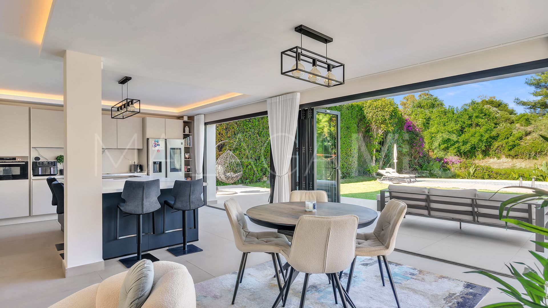 Buy Guadalmina Alta villa with 4 bedrooms
