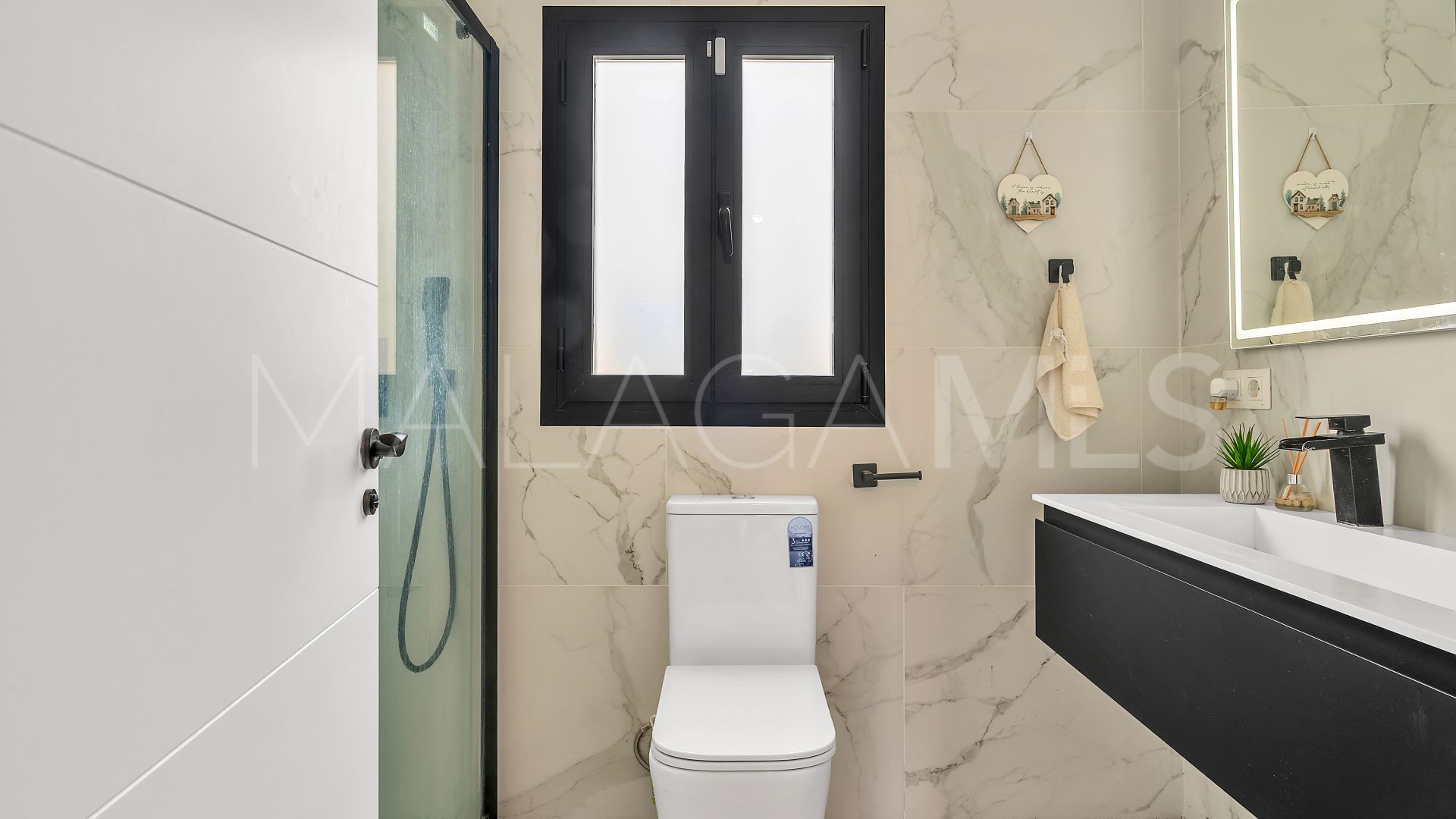 Buy Guadalmina Alta villa with 4 bedrooms