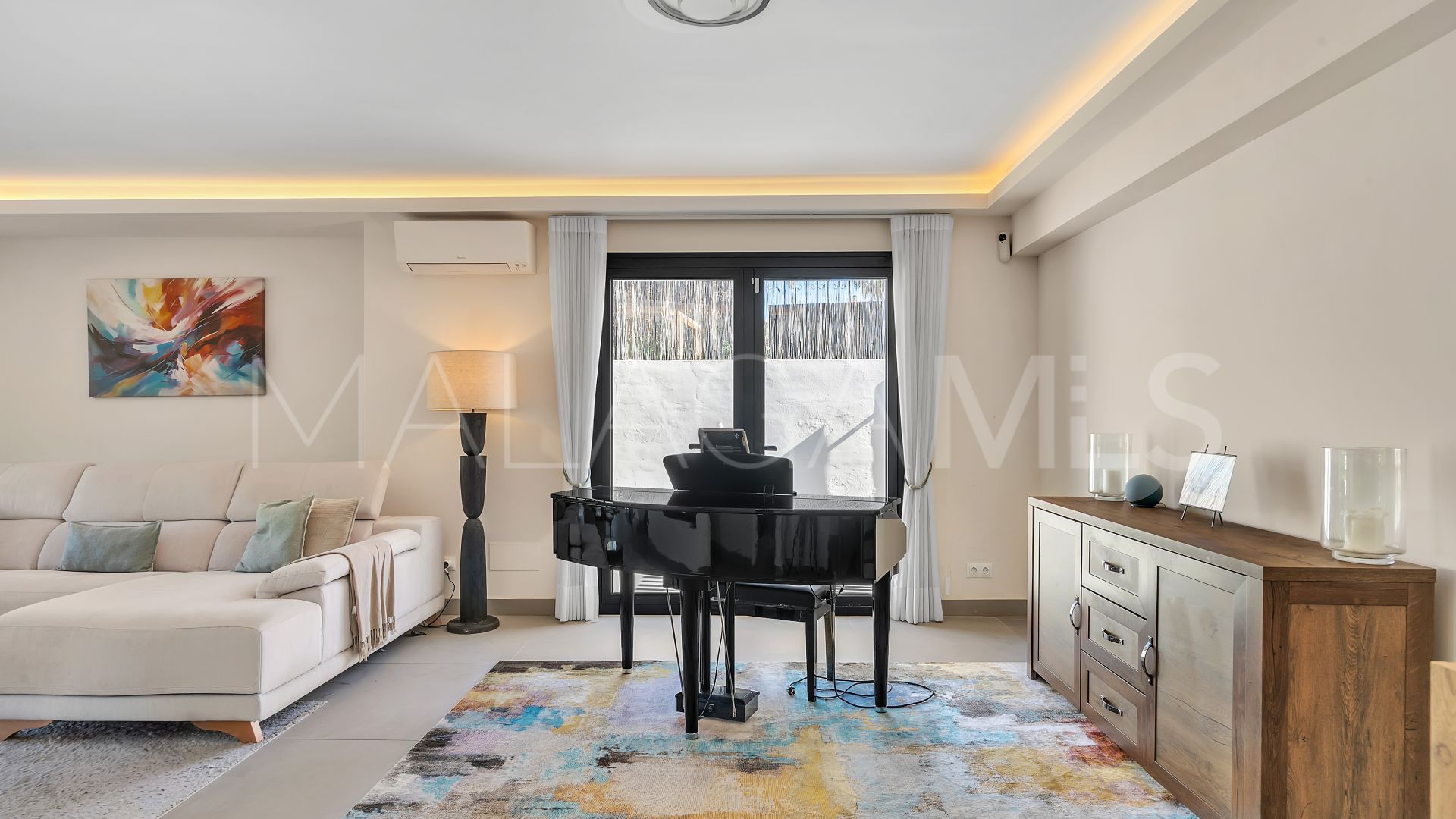 Buy Guadalmina Alta villa with 4 bedrooms