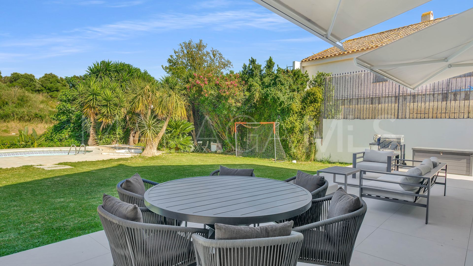 Buy Guadalmina Alta villa with 4 bedrooms