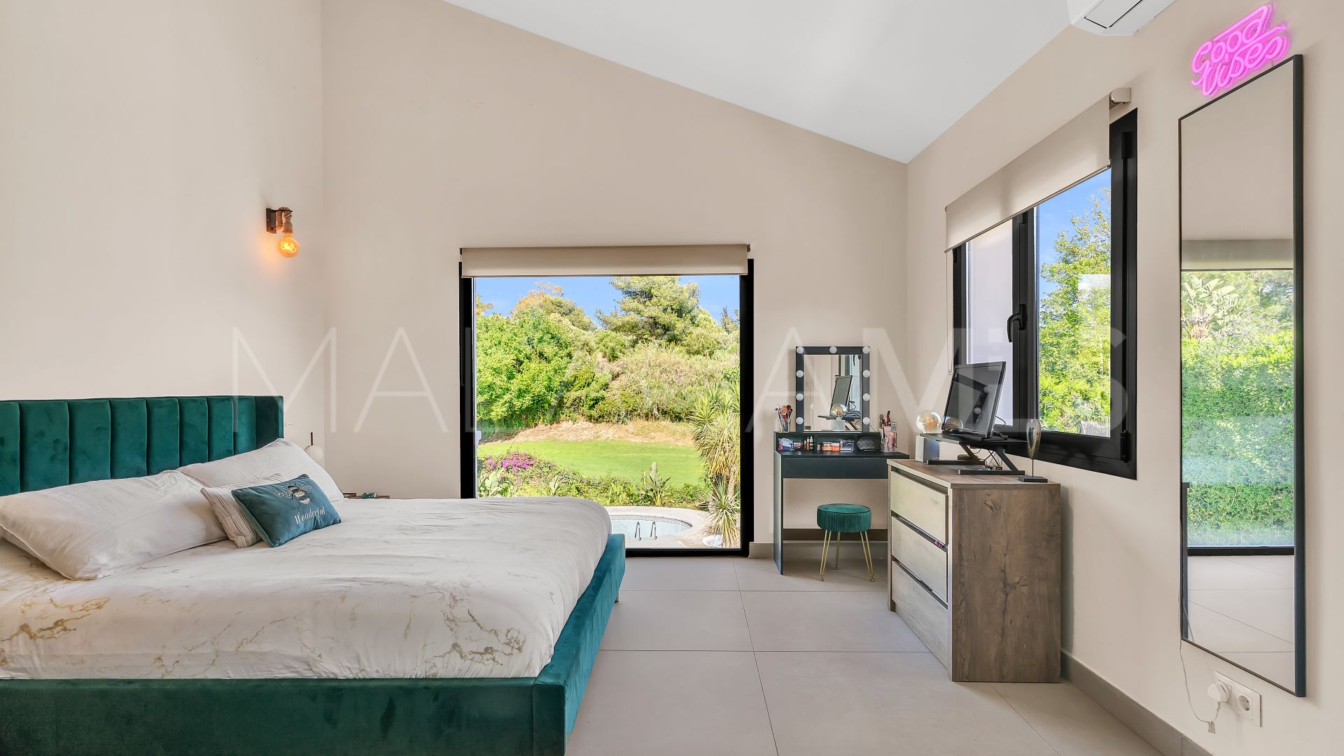 Buy Guadalmina Alta villa with 4 bedrooms