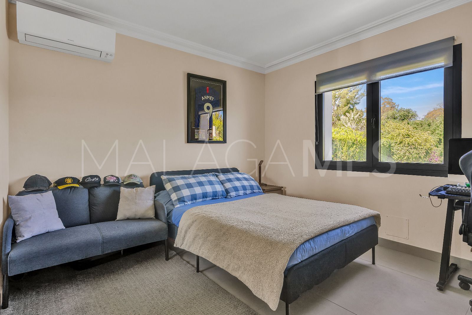 Buy Guadalmina Alta villa with 4 bedrooms