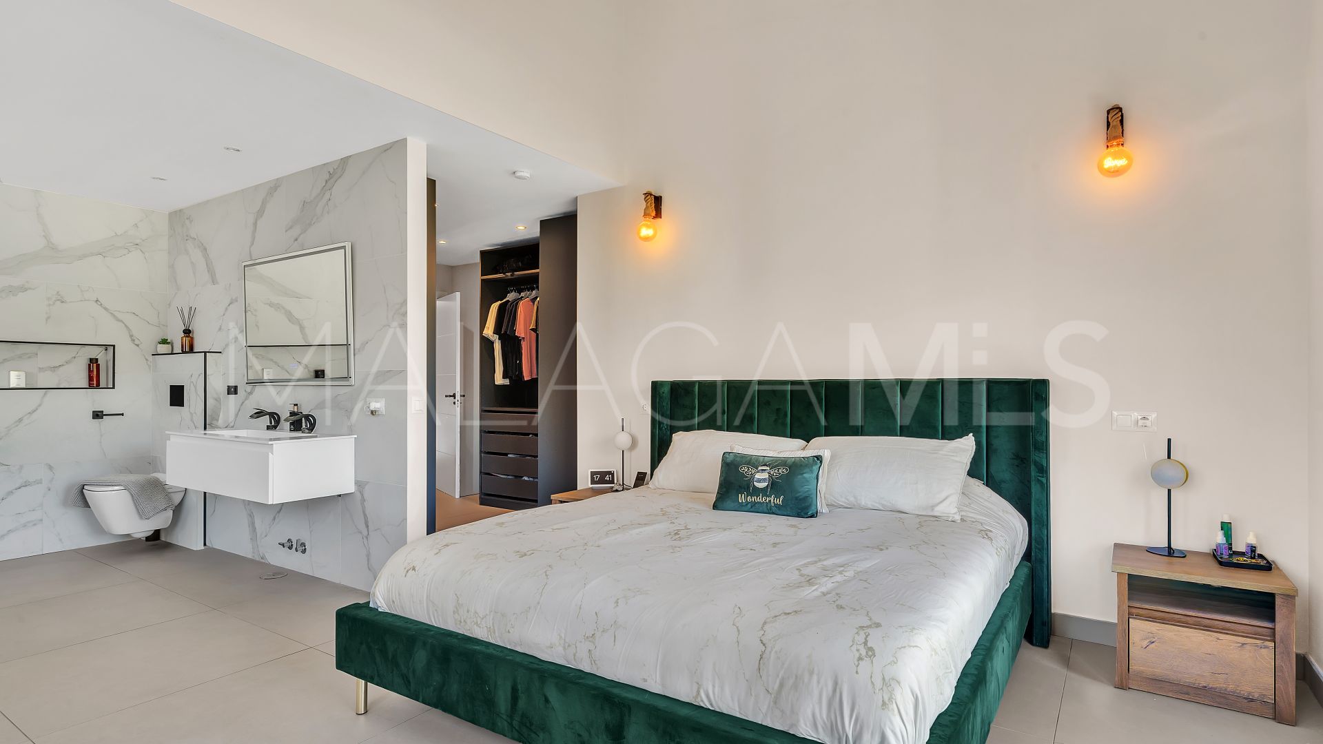 Buy Guadalmina Alta villa with 4 bedrooms