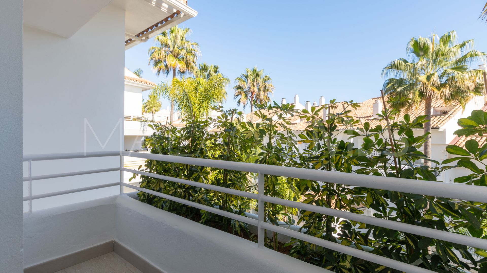 Duplex penthouse for sale in Guadalmina Baja