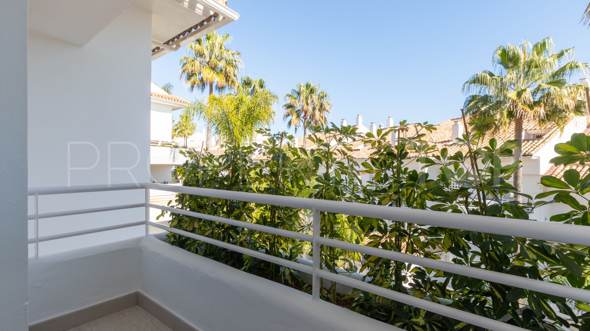 For sale duplex penthouse in Guadalmina Baja