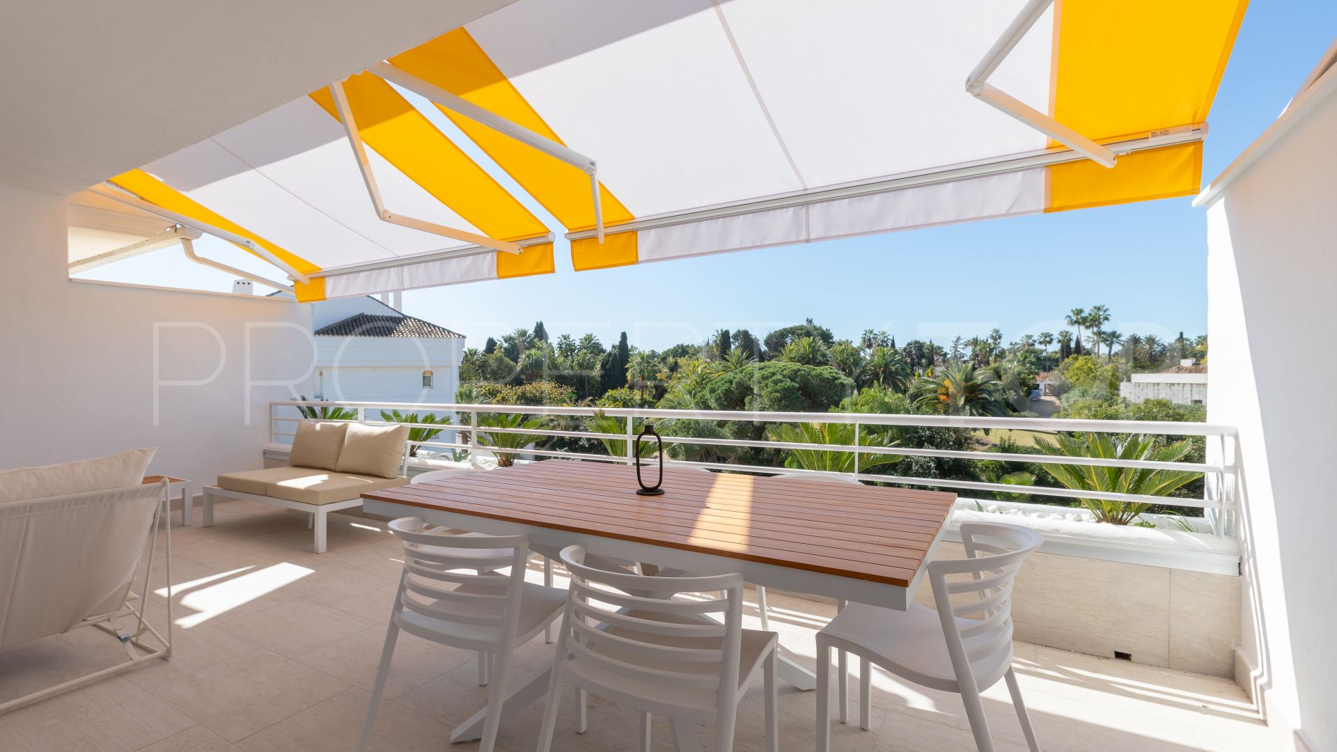 For sale duplex penthouse in Guadalmina Baja