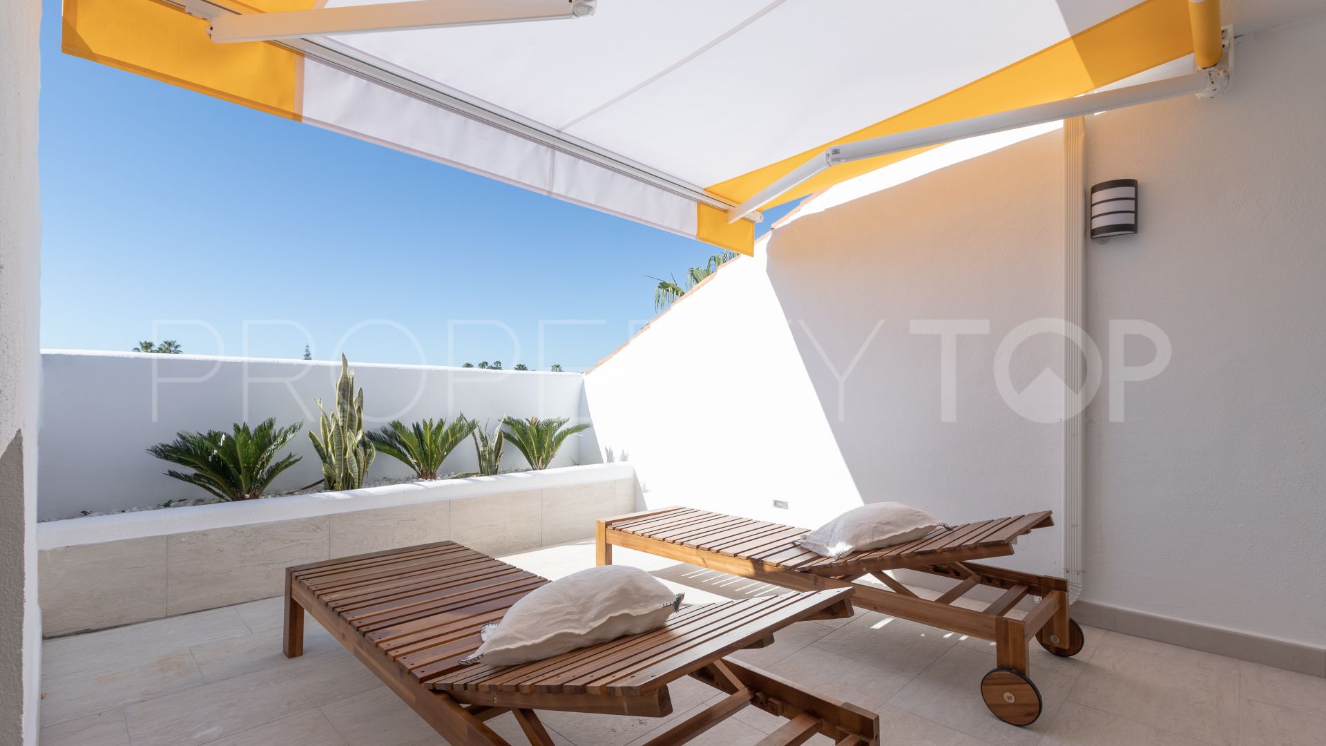 For sale duplex penthouse in Guadalmina Baja