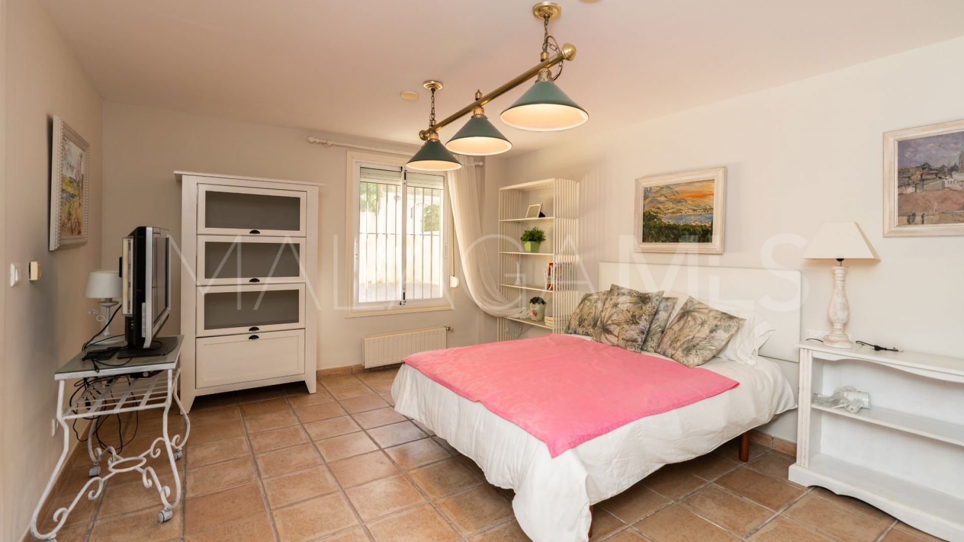 Buy pareado in Guadalmina Alta with 5 bedrooms