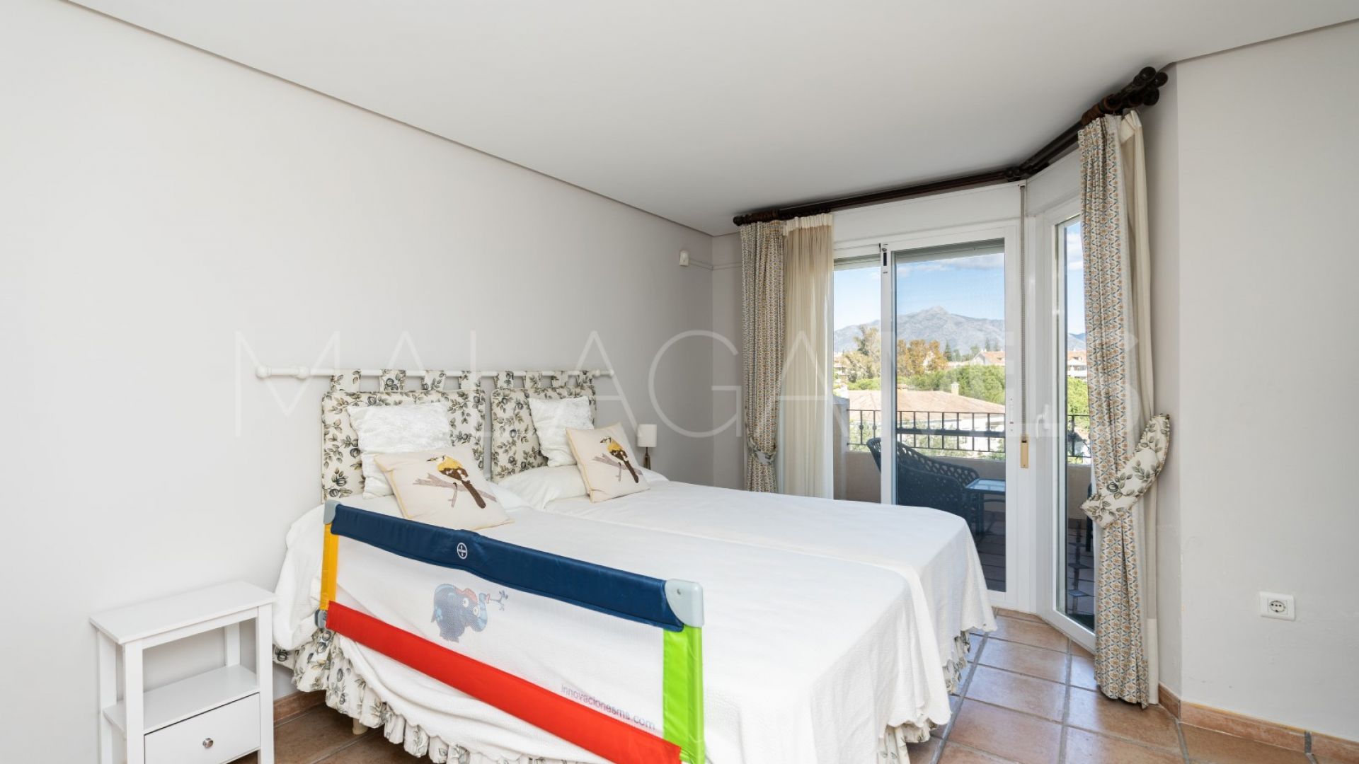 Buy pareado in Guadalmina Alta with 5 bedrooms