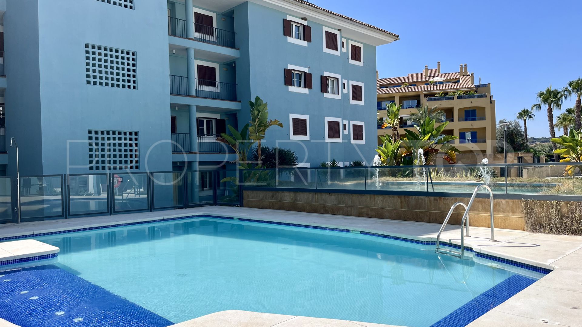 Apartamento planta baja de 4 dormitorios en venta en Isla Carey