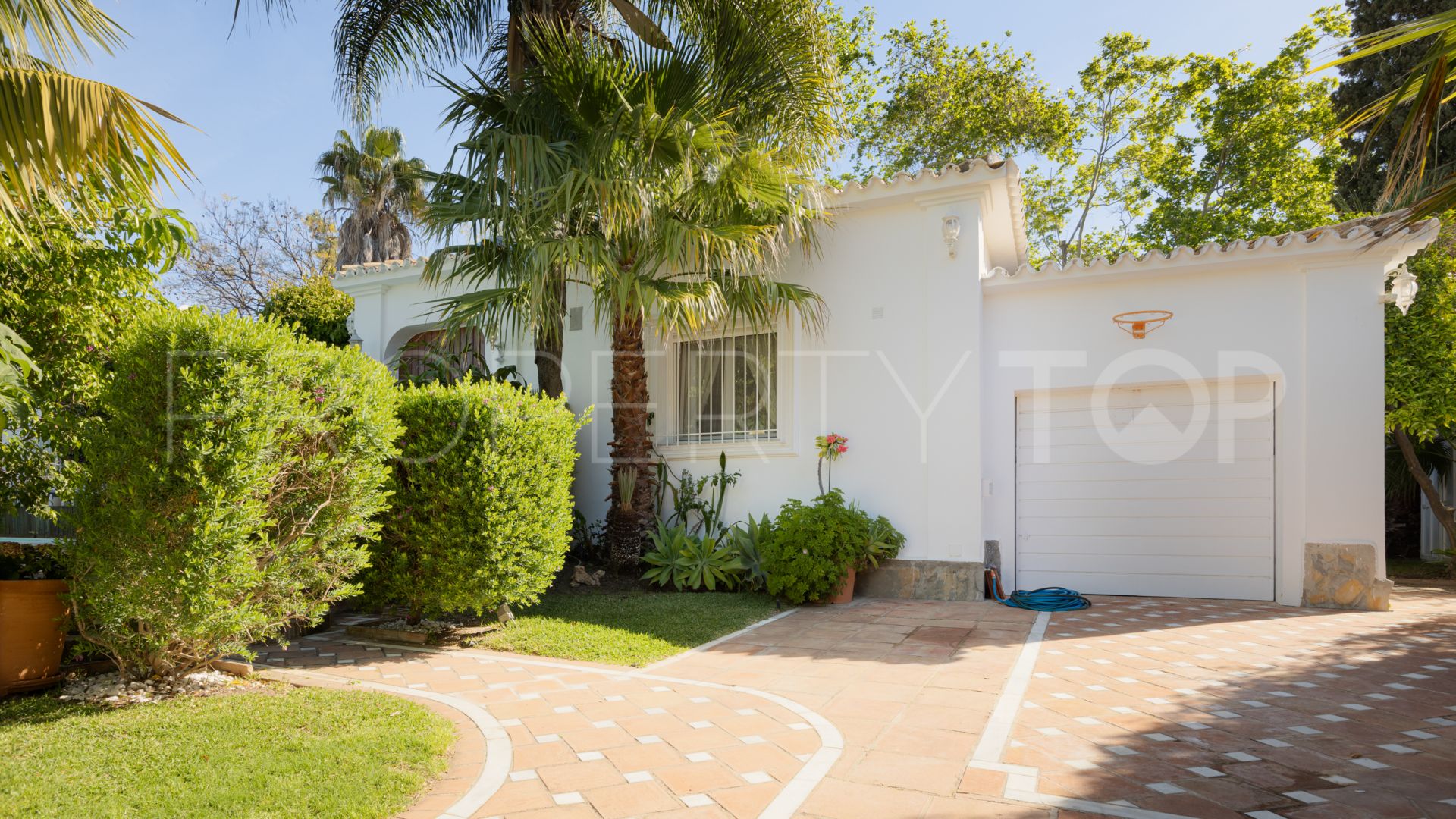 Villa en venta en Guadalmina Alta con 3 dormitorios