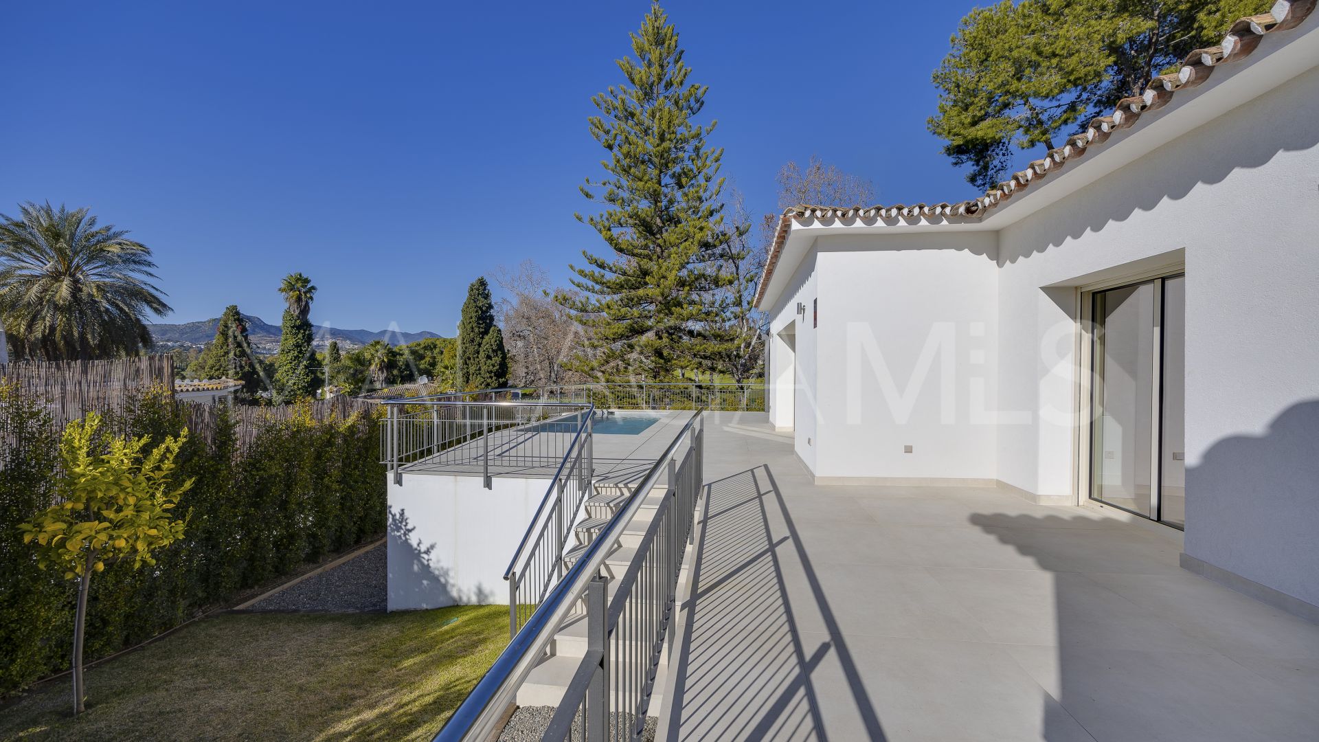 Villa for sale in Guadalmina Alta