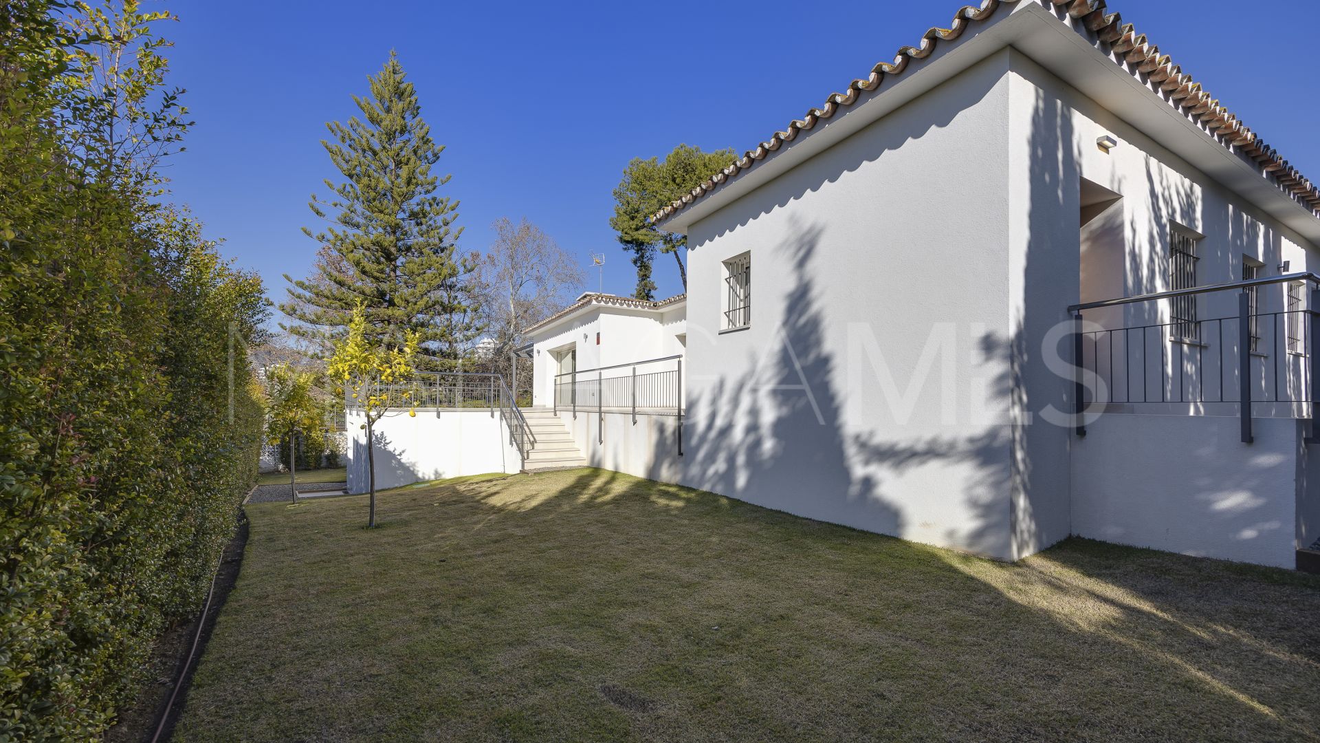 Villa for sale in Guadalmina Alta