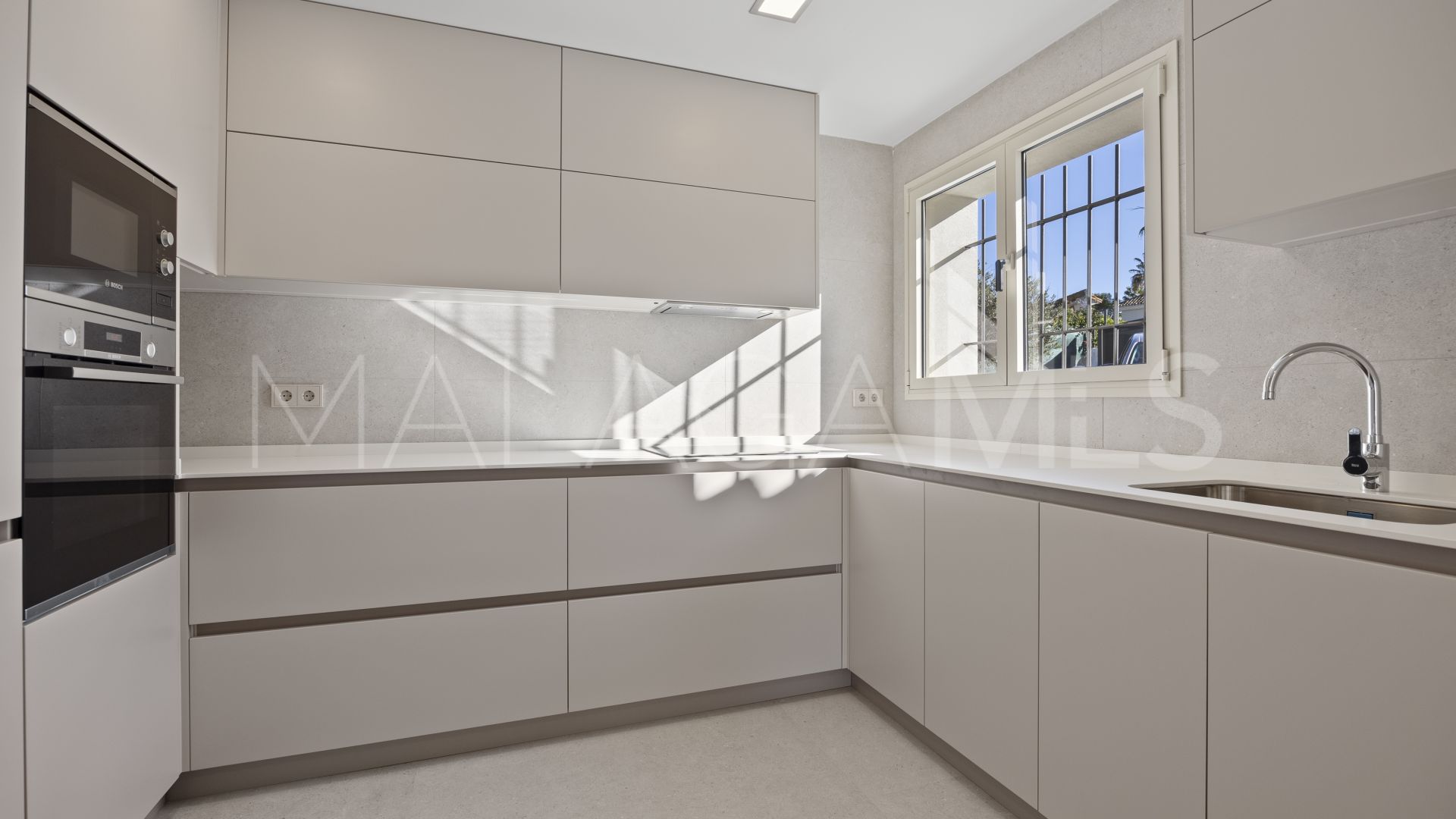 Villa for sale in Guadalmina Alta