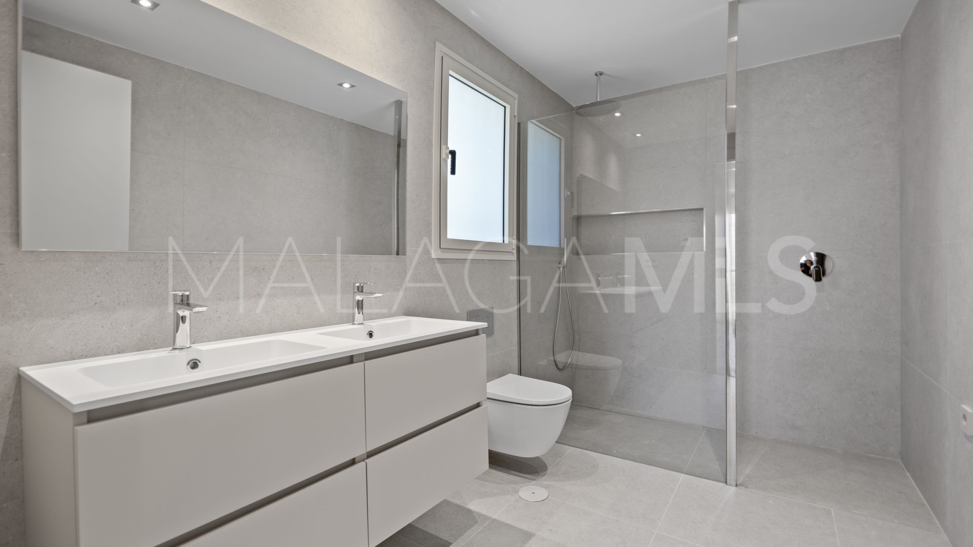 Villa for sale in Guadalmina Alta