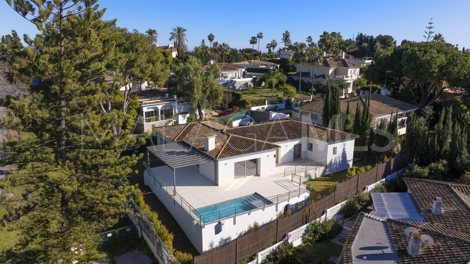 Villa for sale in Guadalmina Alta
