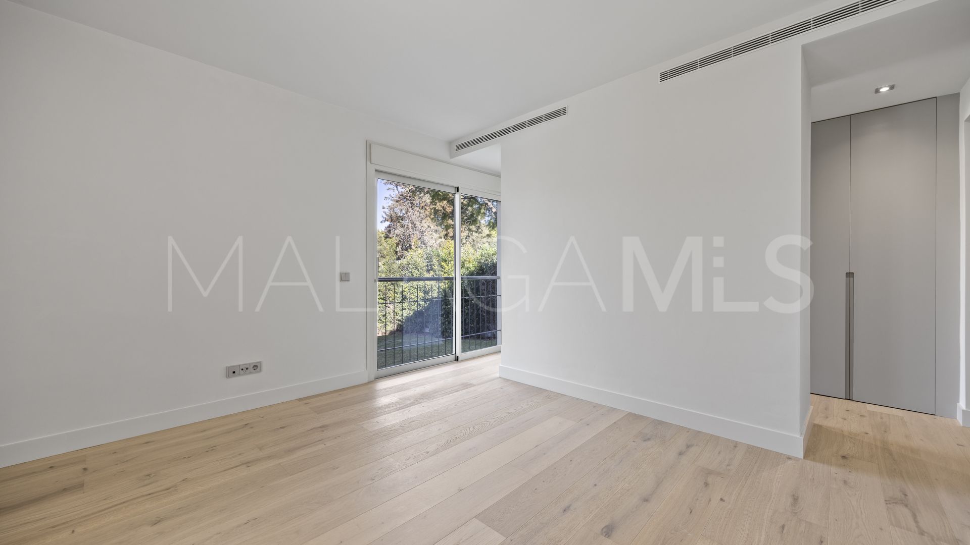 Villa for sale in Guadalmina Alta