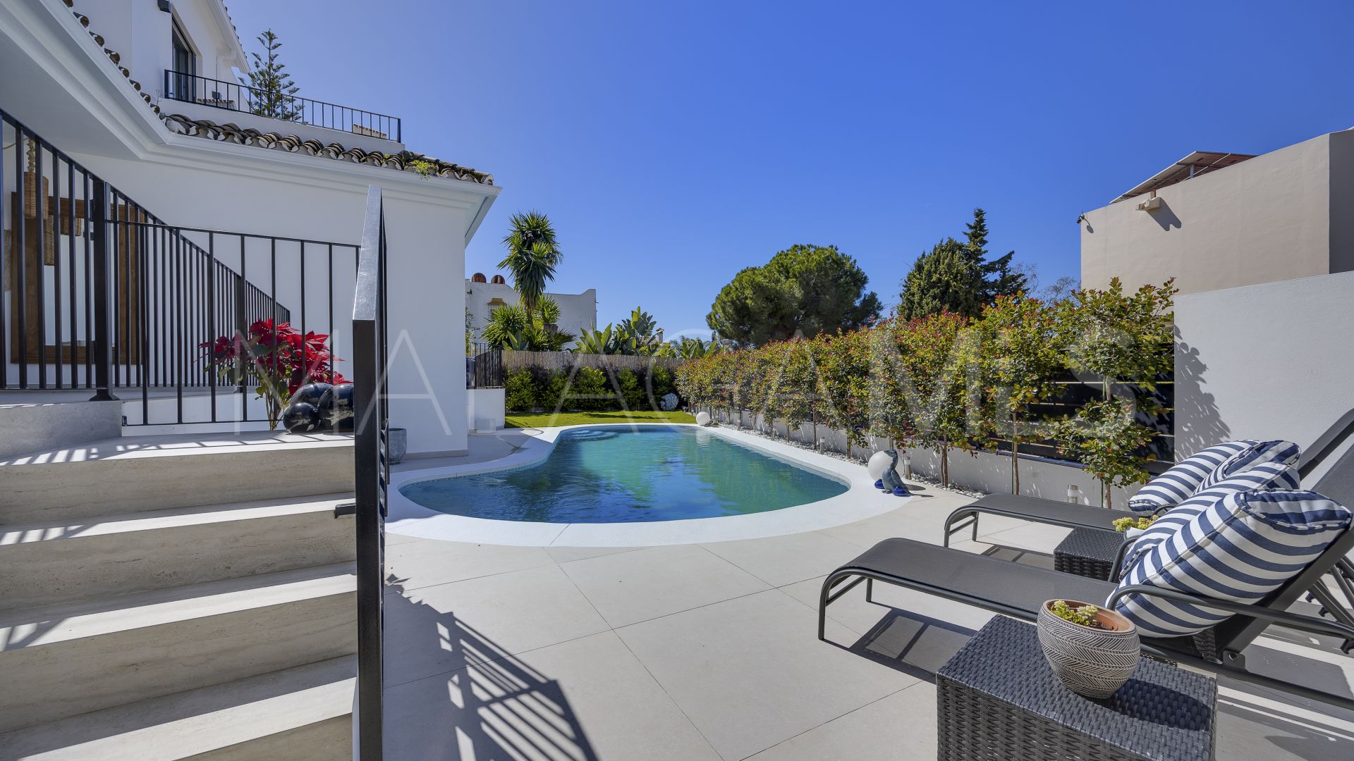 Villa for sale in Guadalmina Alta