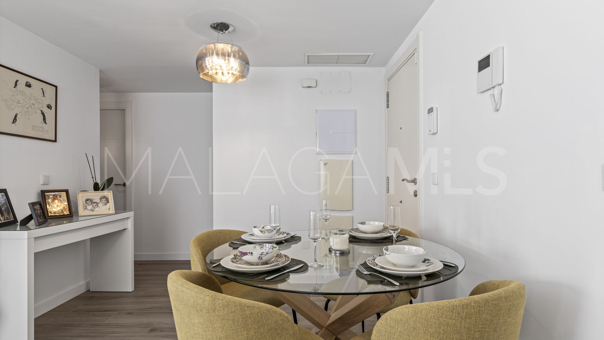 Buy penthouse in Benahavis with 3 bedrooms