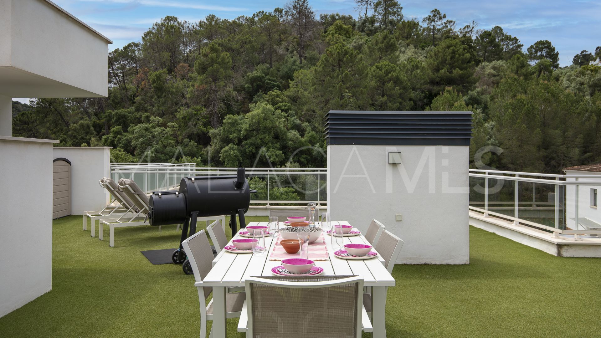 Buy penthouse in Benahavis with 3 bedrooms