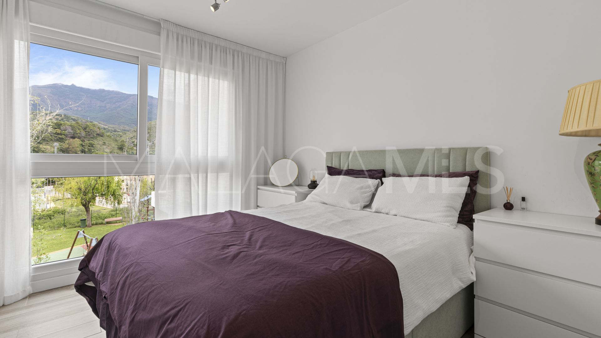 Buy penthouse in Benahavis with 3 bedrooms