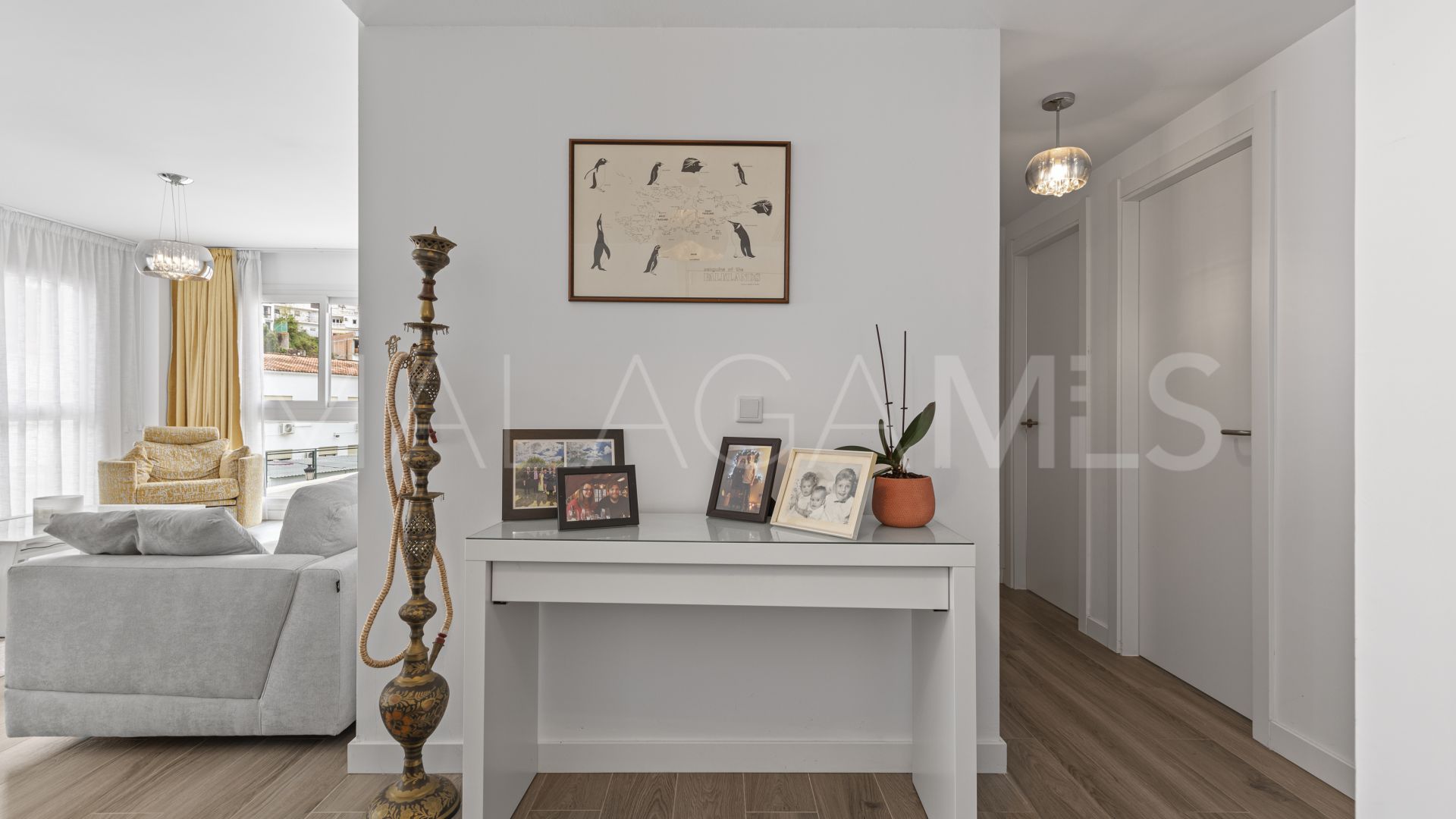 Buy penthouse in Benahavis with 3 bedrooms