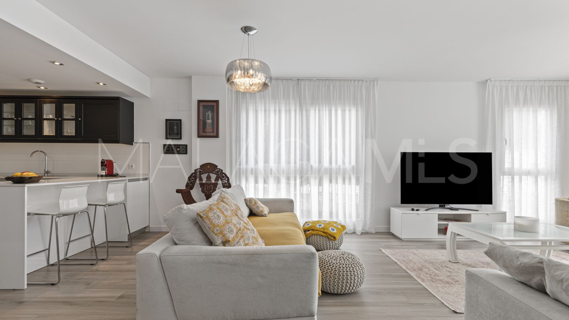 Buy penthouse in Benahavis with 3 bedrooms