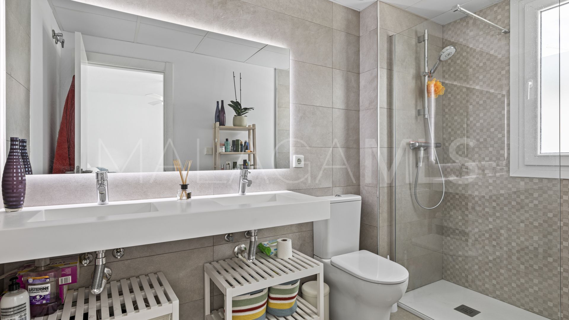 Buy penthouse in Benahavis with 3 bedrooms