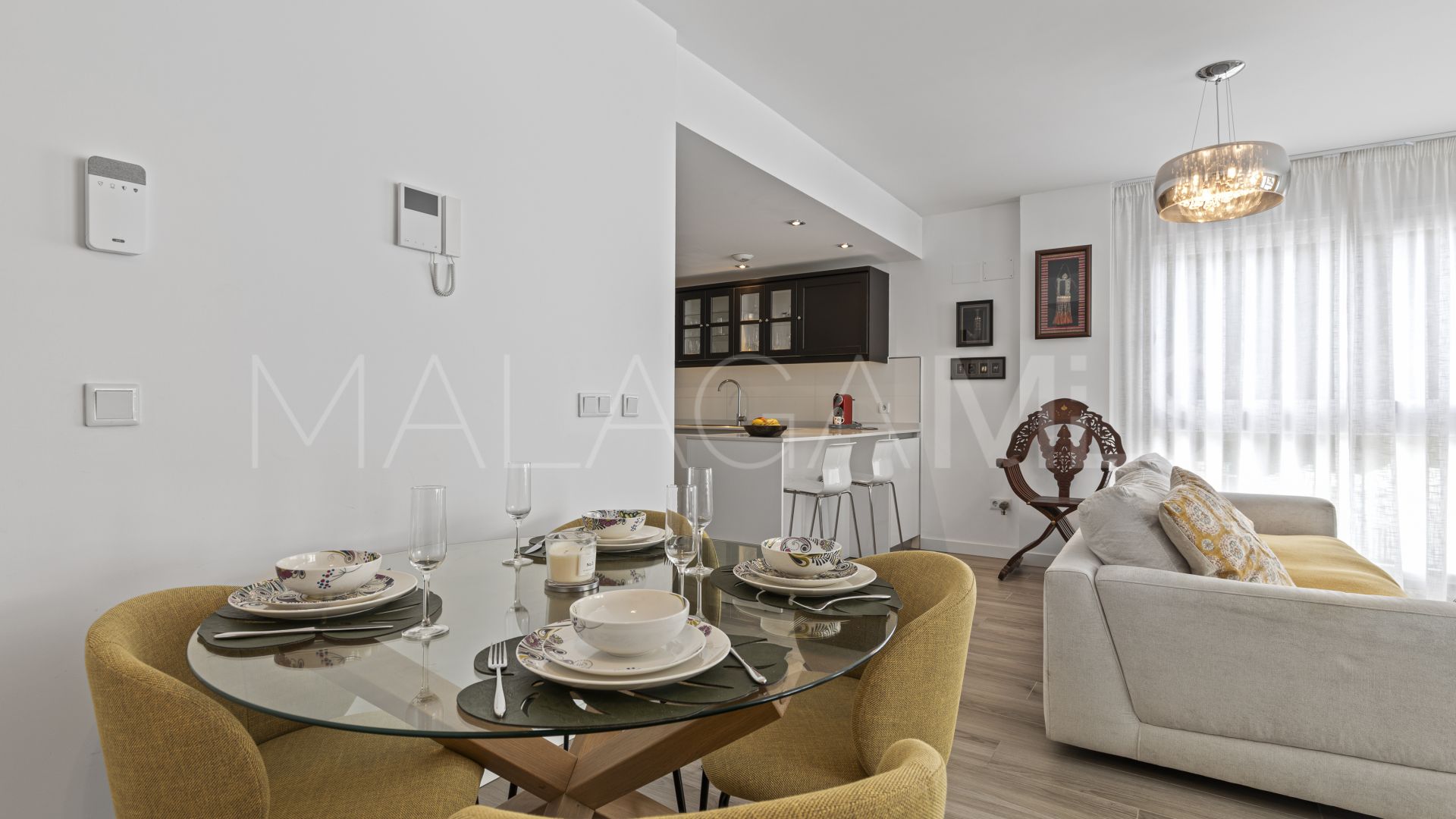 Buy penthouse in Benahavis with 3 bedrooms
