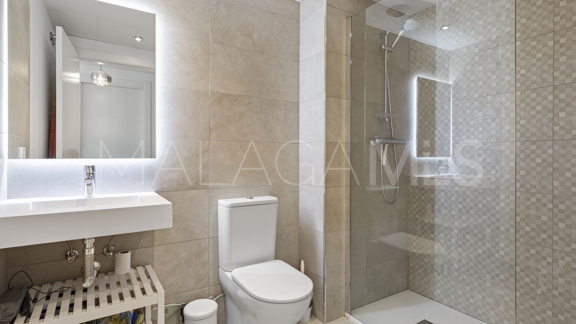 Buy penthouse in Benahavis with 3 bedrooms