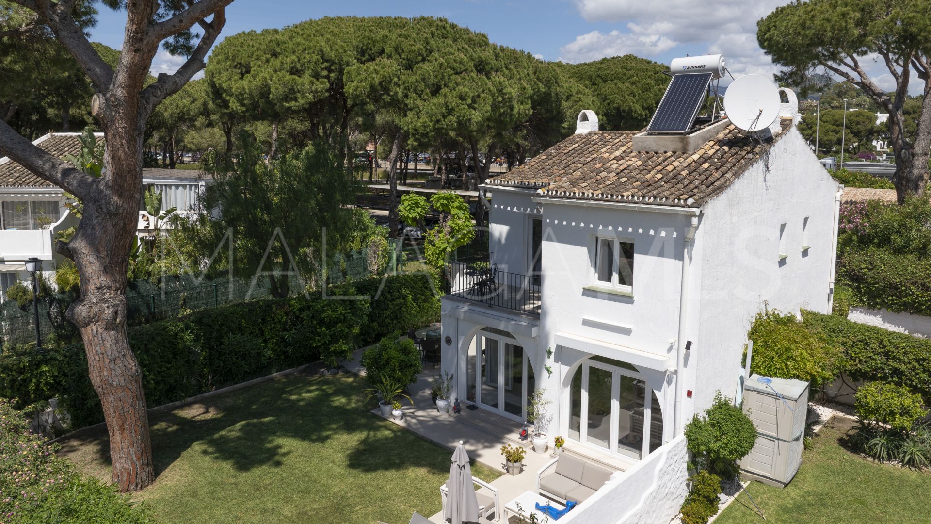 Villa for sale in Estepona