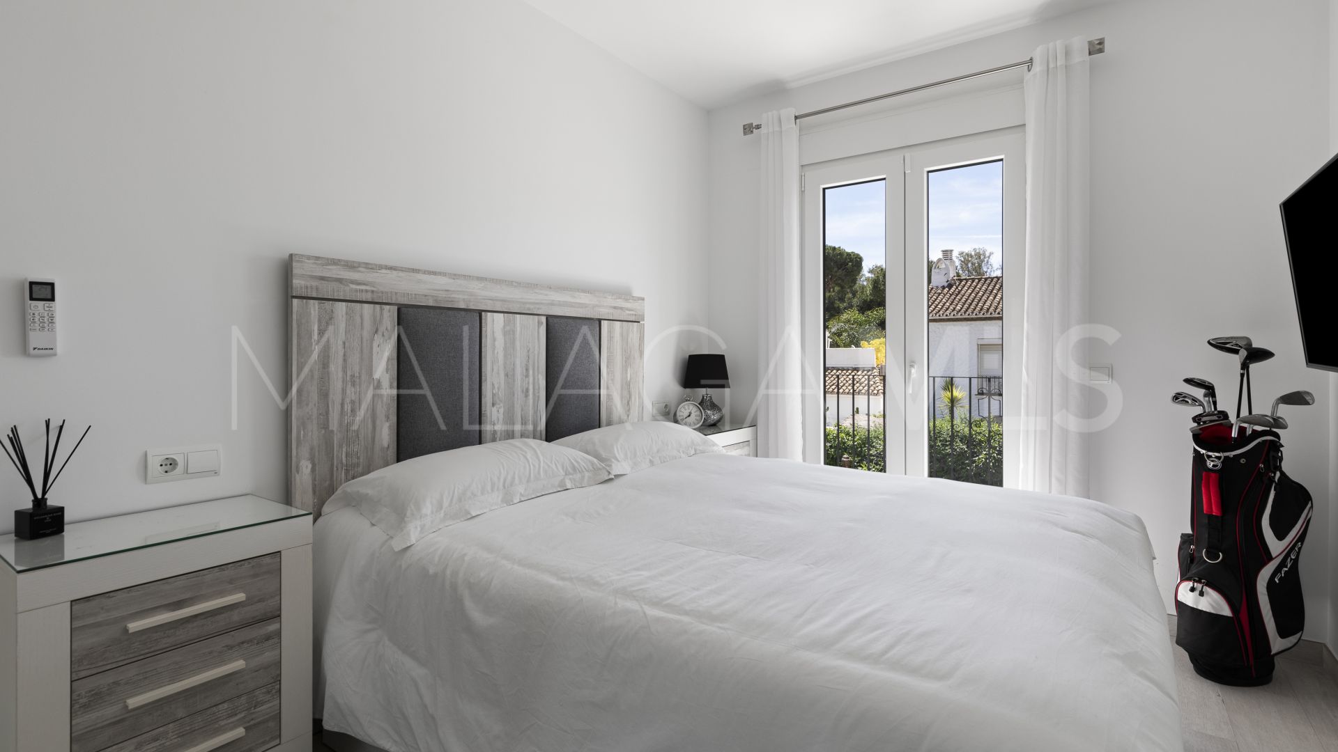 Villa for sale in Estepona