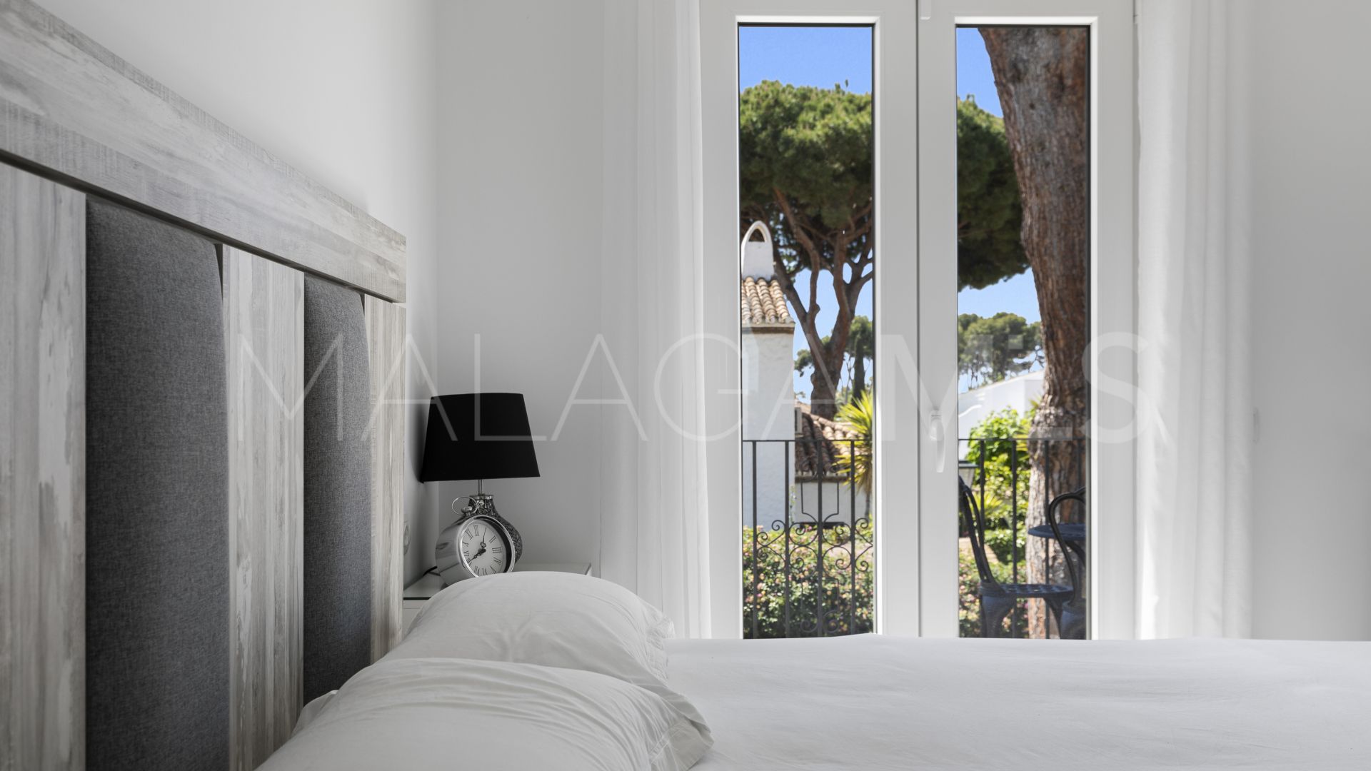 Villa for sale in Estepona