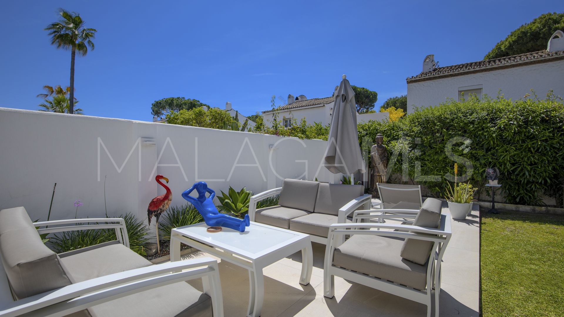 Villa for sale in Estepona